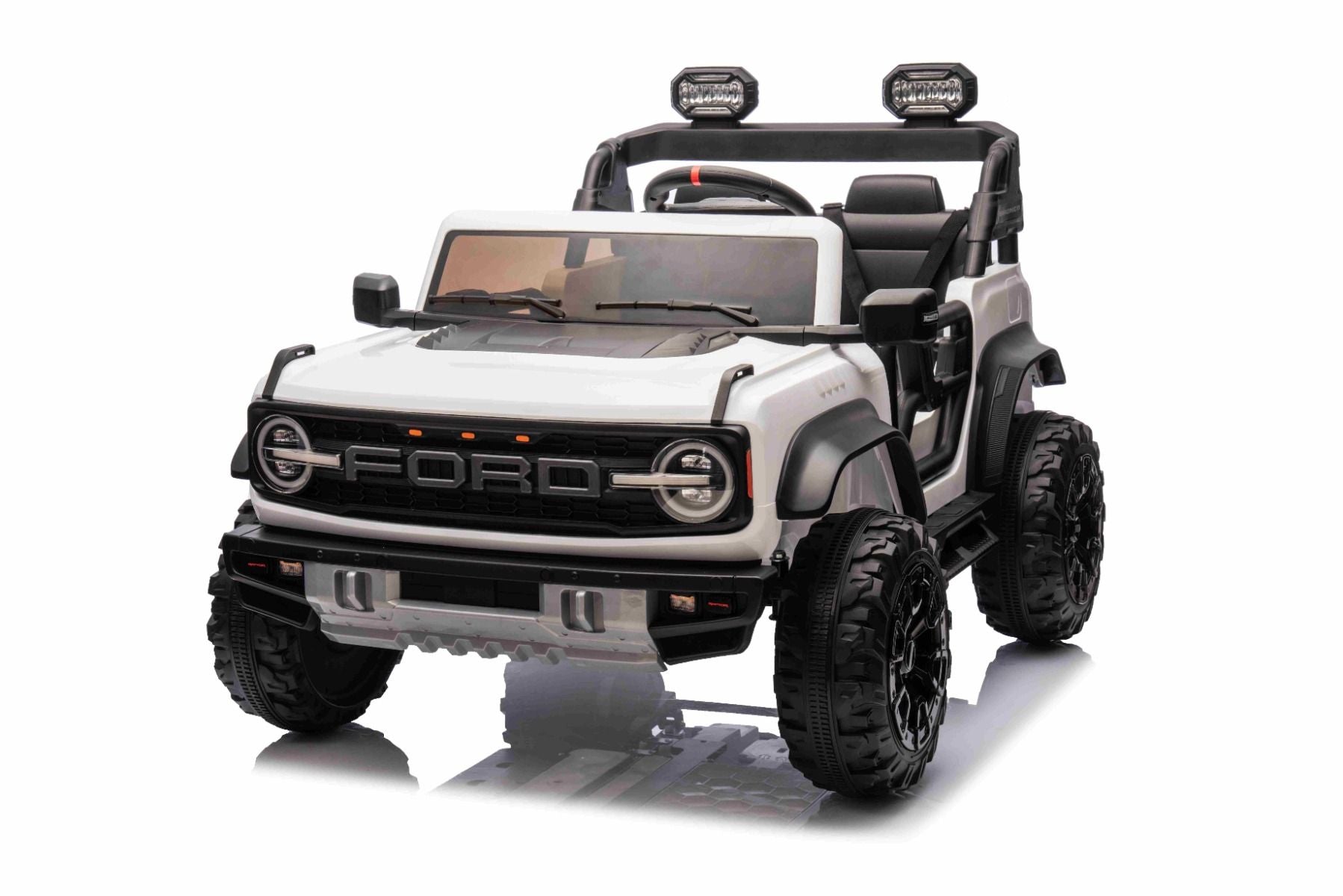 Voiture électrique pour enfants Ford Bronco XL avec propulsion arrière, sous licence (deux places), blanche, batterie au lithium, suspension haute, deux sièges, essieu arrière suspendu, télécommande 2,4 GHz, lecteur MP3 avec entrée USB, lumières LED