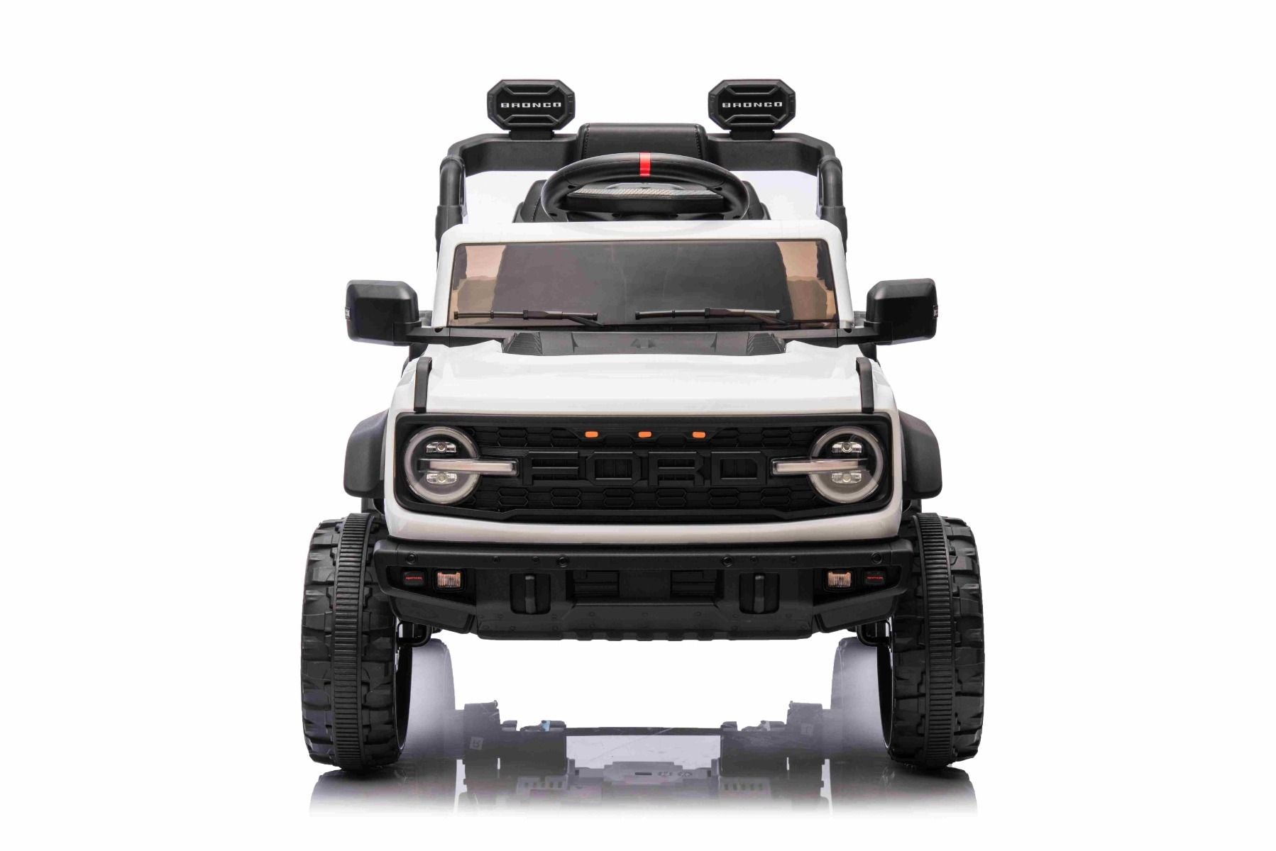 Voiture électrique Ford Bronco avec traction arrière, sous licence (siège unique), blanche, batterie lithium, haute garde au sol, siège large, suspension de l'essieu arrière, télécommande 2,4 GHz, lecteur MP3 avec entrée USB, feux LED.