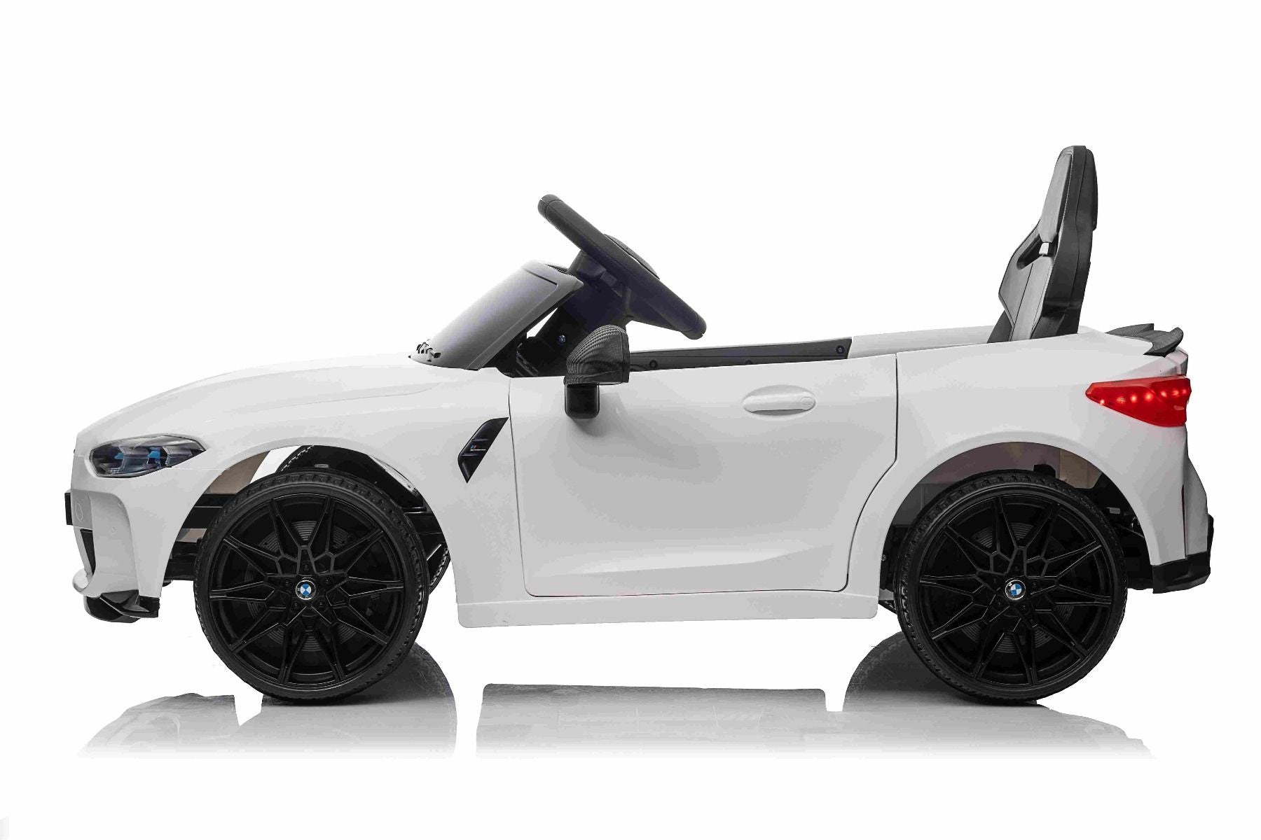 Voiture électrique à conducteur porté BMW M4, blanche, télécommande 2,4 GHz, entrée USB / Aux, suspension, batterie 12V, lumières LED, 2 X moteur, licence ORIGINALE