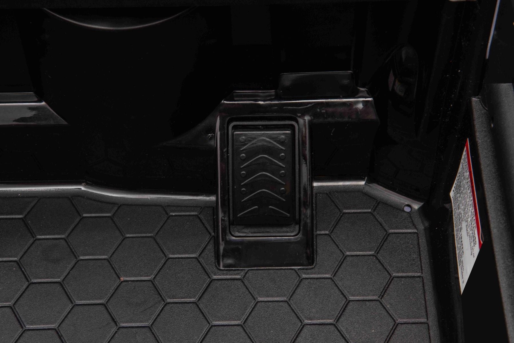 Voiture électrique pour enfants OFFROAD NEW avec traction arrière, noir, batterie lithium, châssis haut, siège large, suspension arrière, télécommande 2,4 GHz, lumières LED