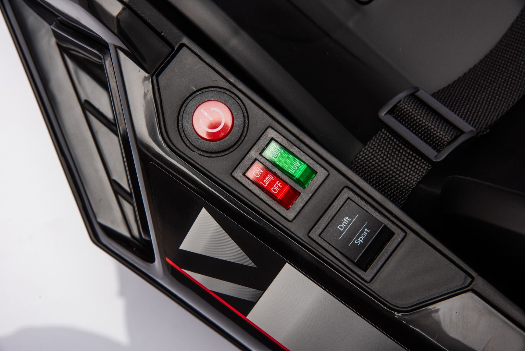 Kart Drift sous licence AUDI 24V, blanc, lumières LED, moteur 2 x 150W, mode Drift avec une vitesse de 12 Km/h, batterie 24V, construction en acier solide, siège réglable, lecteur MP3