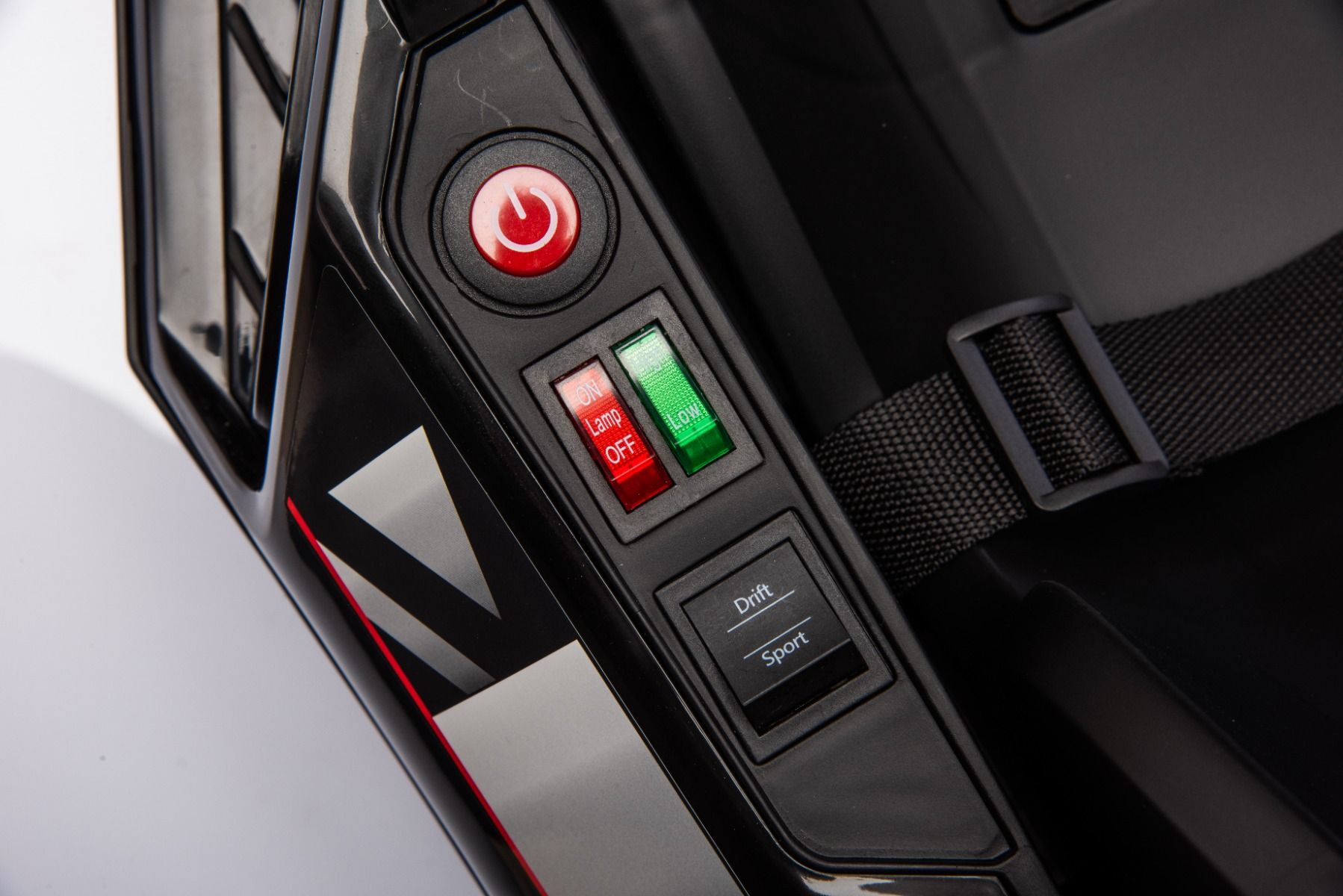 Kart Drift sous licence AUDI 24V, blanc, lumières LED, moteur 2 x 150W, mode Drift avec une vitesse de 12 Km/h, batterie 24V, construction en acier solide, siège réglable, lecteur MP3