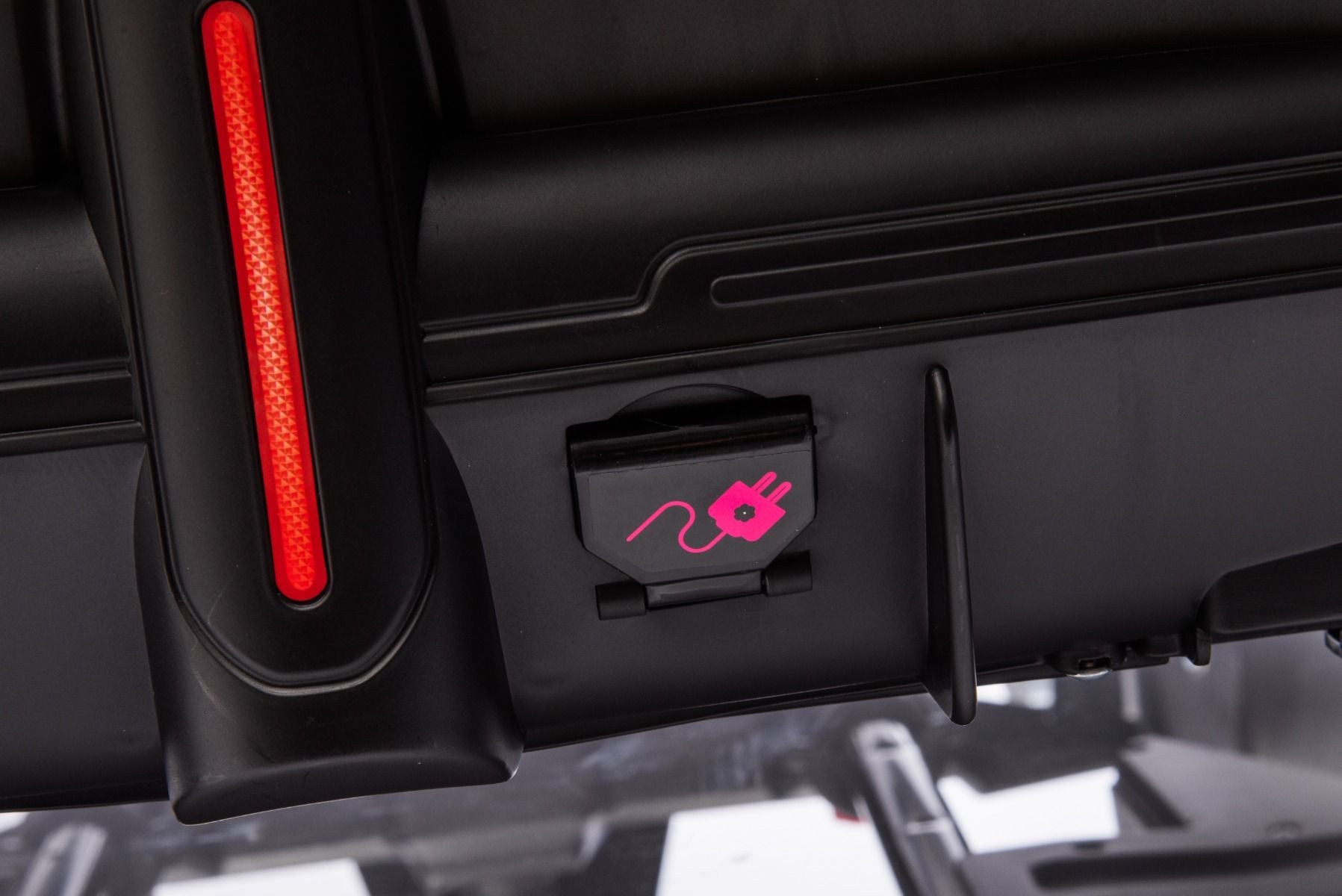 Kart Drift sous licence AUDI 24V, noir, lumières LED, moteur 2 x 150W, mode Drift avec une vitesse de 12 Km/h, batterie 24V, construction en acier solide, siège réglable, lecteur MP3