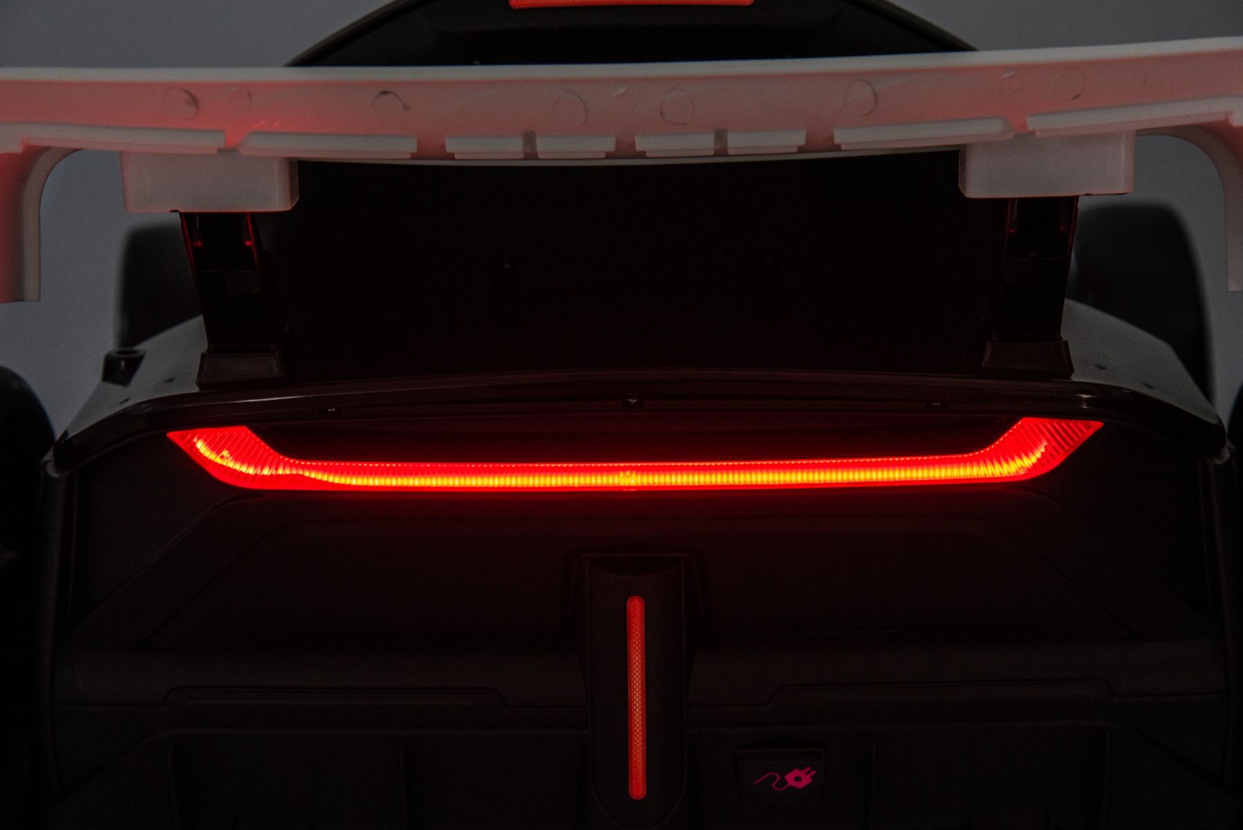 Kart Drift sous licence AUDI 24V, noir, lumières LED, moteur 2 x 150W, mode Drift avec une vitesse de 12 Km/h, batterie 24V, construction en acier solide, siège réglable, lecteur MP3