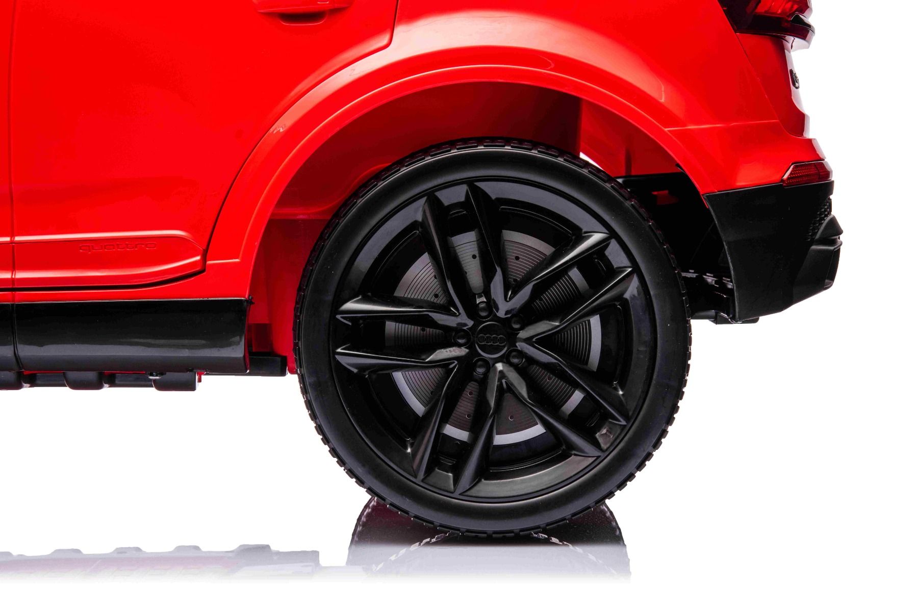 Voiture électrique à conducteur porté Audi Q7 rouge, Monoplace, Suspension indépendante, Batterie 12V, Télécommande, Moteur 2 x 35W, Lumières LED, Lecteur MP3 avec entrée USB/AUX, Licence