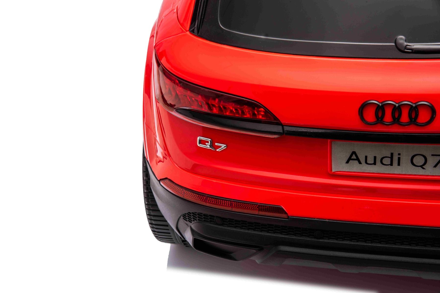 Voiture électrique à conducteur porté Audi Q7 rouge, Monoplace, Suspension indépendante, Batterie 12V, Télécommande, Moteur 2 x 35W, Lumières LED, Lecteur MP3 avec entrée USB/AUX, Licence