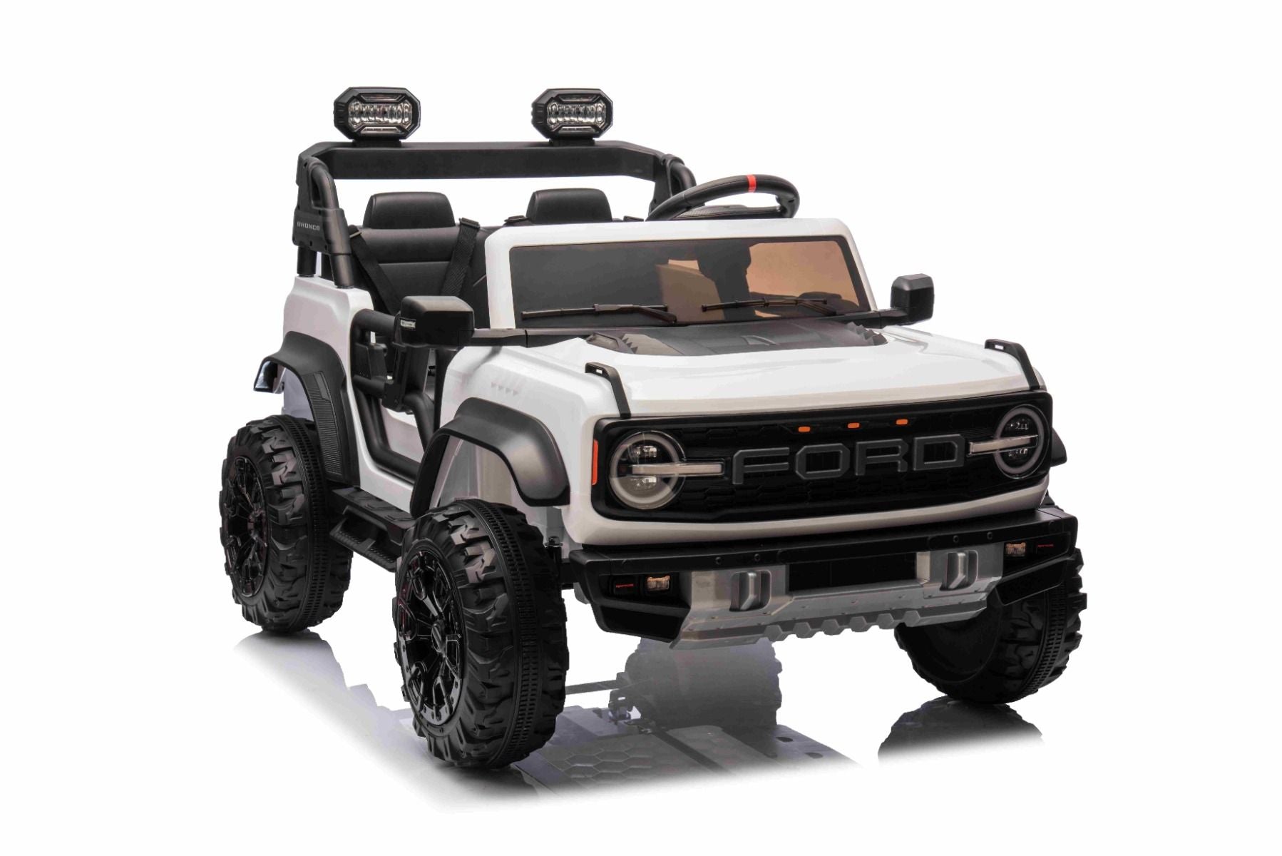 Voiture électrique pour enfants Ford Bronco XL avec propulsion arrière, sous licence (deux places), blanche, batterie au lithium, suspension haute, deux sièges, essieu arrière suspendu, télécommande 2,4 GHz, lecteur MP3 avec entrée USB, lumières LED