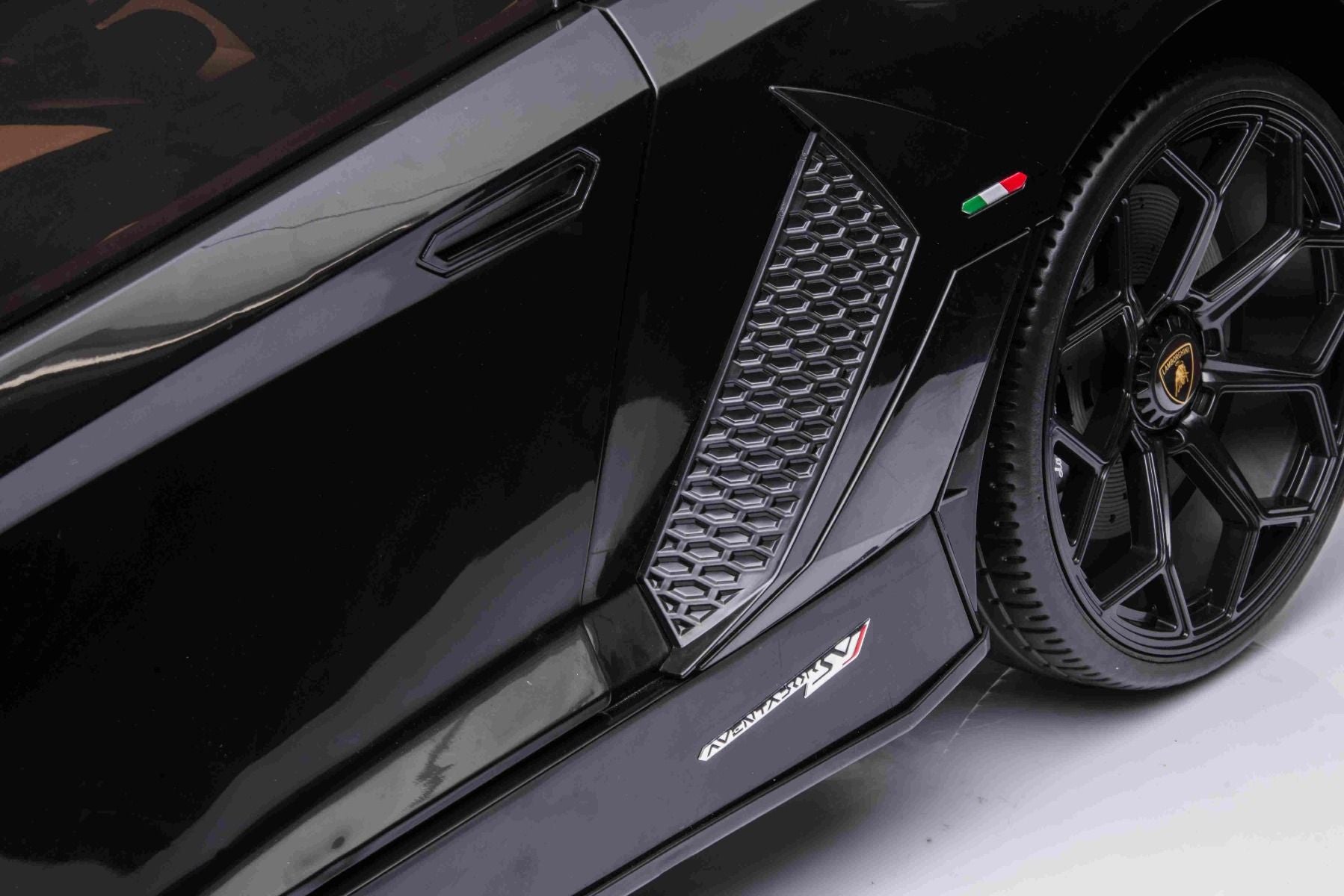 Voiture electrique enfànt 12V 2 places lamborghini Aventador, Noir, avec télécommande 2,4 Ghz, Moteur 2 x 12V, Licence d'origine