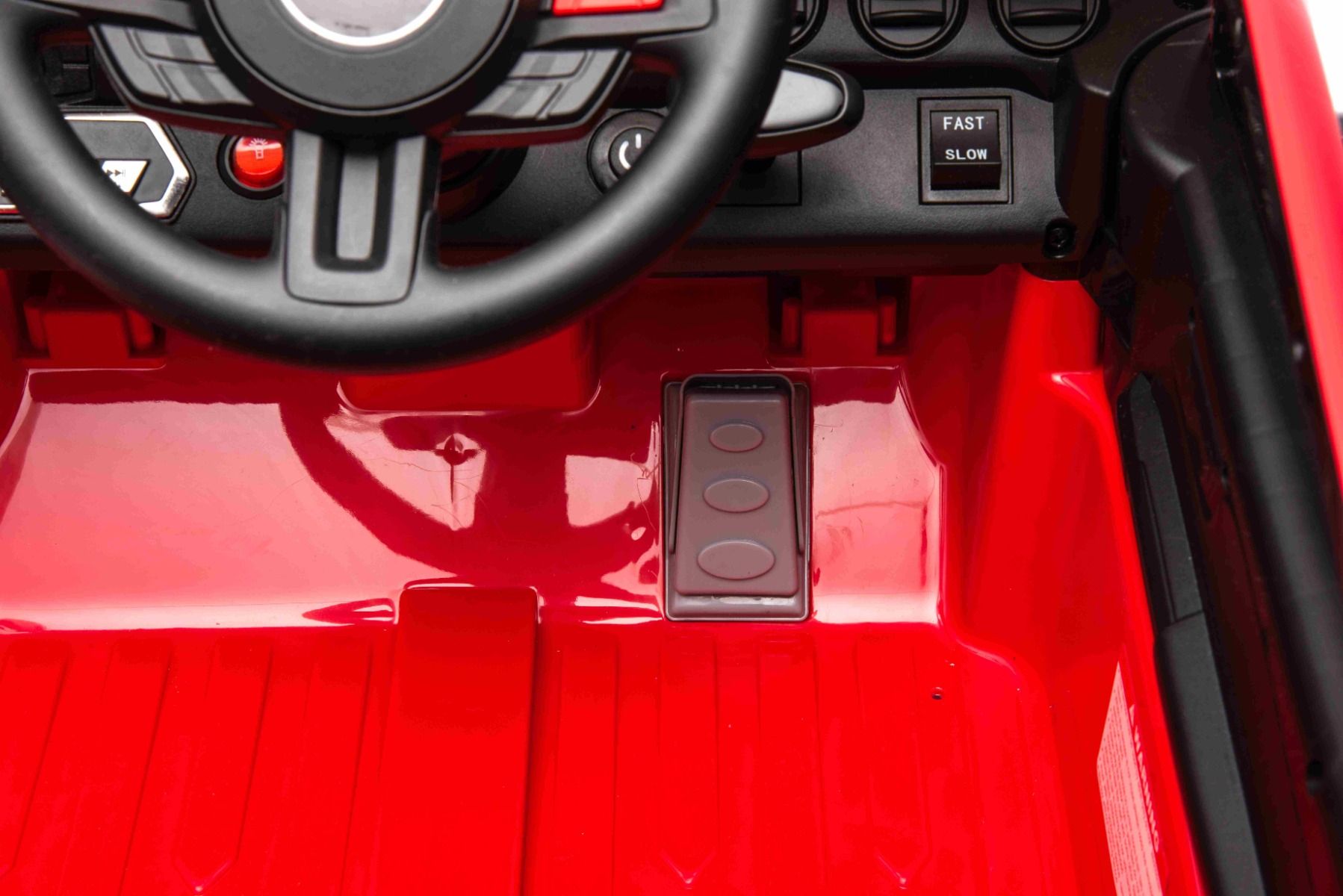 Voiture électrique à conducteur porté Ford Shelby Mustang GT 500 Cobra, Rouge, Télécommande 2,4 GHz, Entrée USB, Lumières LED, Moteur 2 x 30W, Licence ORIGINALE