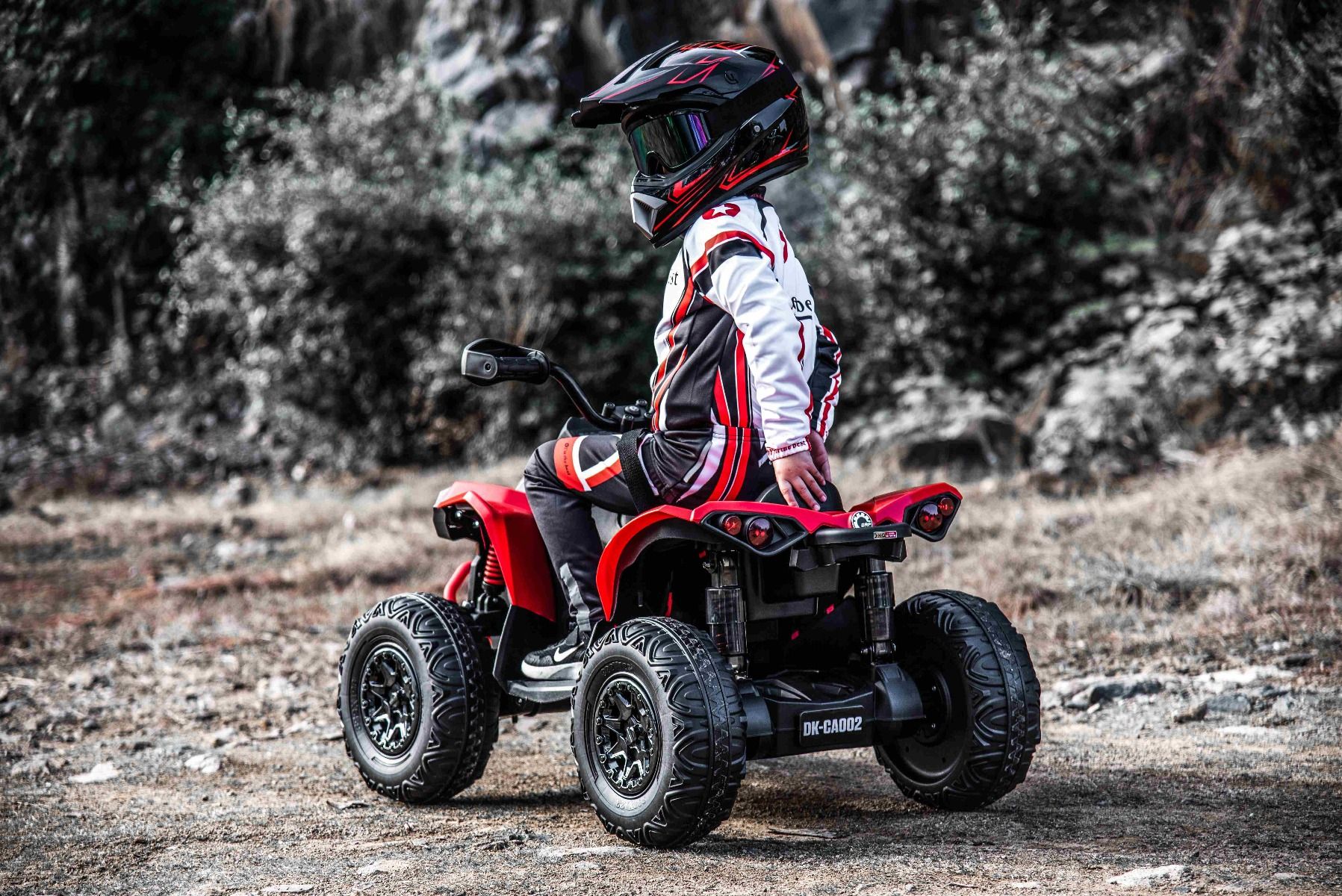 Quad electric enfants 12V, Can-am Renegade, rouge, voiture electrique enfants 12V, lumières LED, batterie 12V, moteurs 2 x 35W, roues souples en EVA, lecteur MP3 avec entrée USB/AUX, sous licence