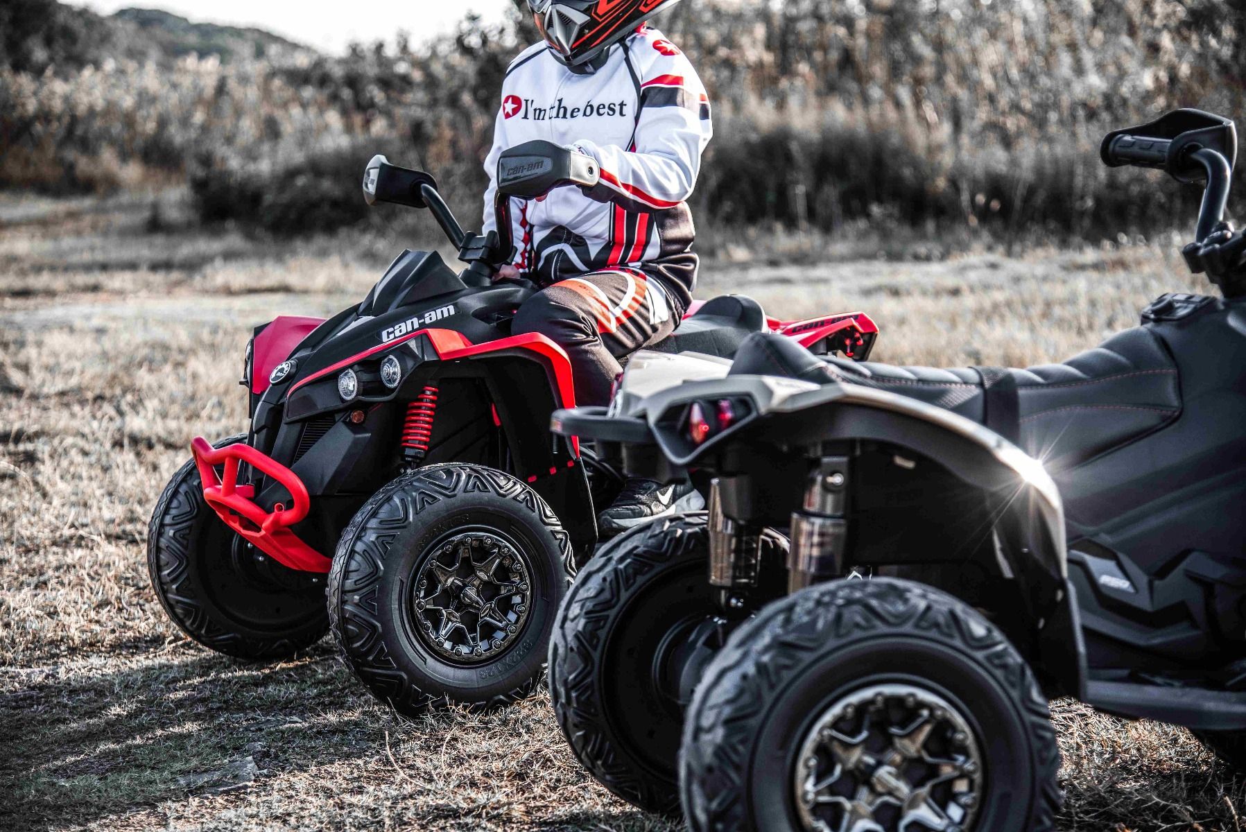 Quad electric enfants 12V, Can-am Renegade, rouge, voiture electrique enfants 12V, lumières LED, batterie 12V, moteurs 2 x 35W, roues souples en EVA, lecteur MP3 avec entrée USB/AUX, sous licence