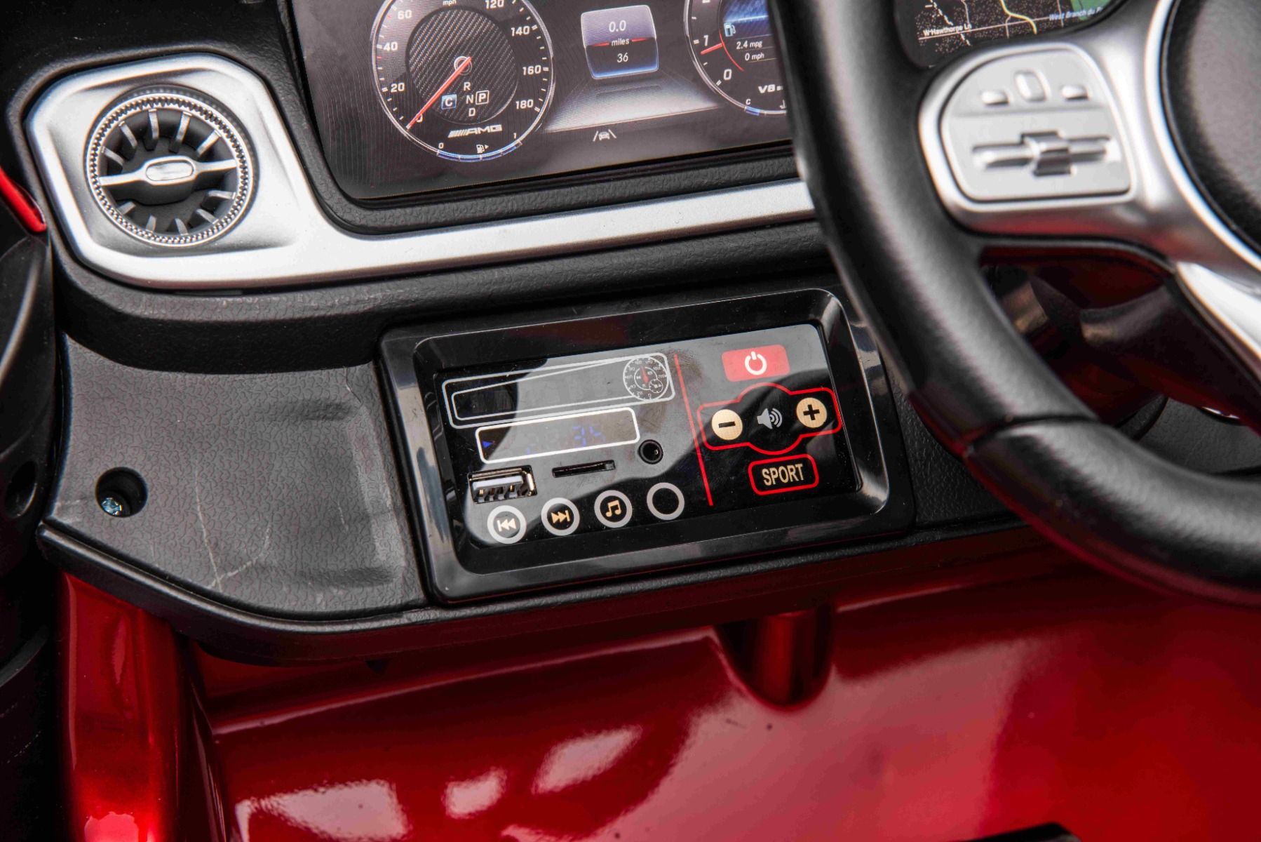 Voiture électrique à conducteur porté Mercedes-Benz G63 AMG 4x4² Biplace 24V, Peinte en rouge, Lecteur MP4 avec entrée USB/AUX, Lecteur 4x4, Batterie 24V/7Ah, 4 moteurs 200W, Roues EVA avec suspension, Sièges en similicuir, Télécommande , Licence