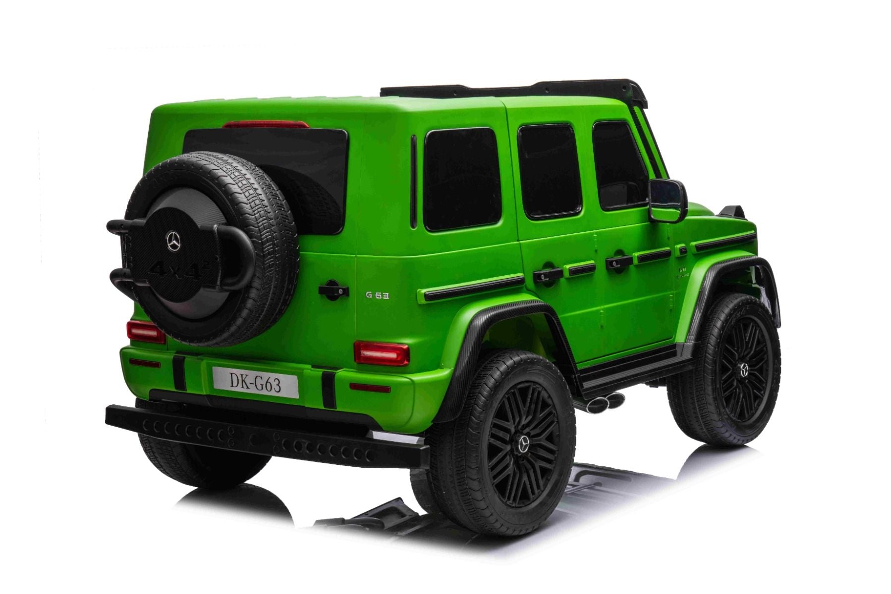 Voiture électrique à conducteur porté Mercedes-Benz G63 AMG 4x4² Biplace 24V, Peinte en verte, Lecteur MP4 avec entrée USB/AUX, Lecteur 4x4, Batterie 24V/7Ah, 4 moteurs 200W, Roues EVA avec suspension, Sièges en similicuir, Télécommande , Licence