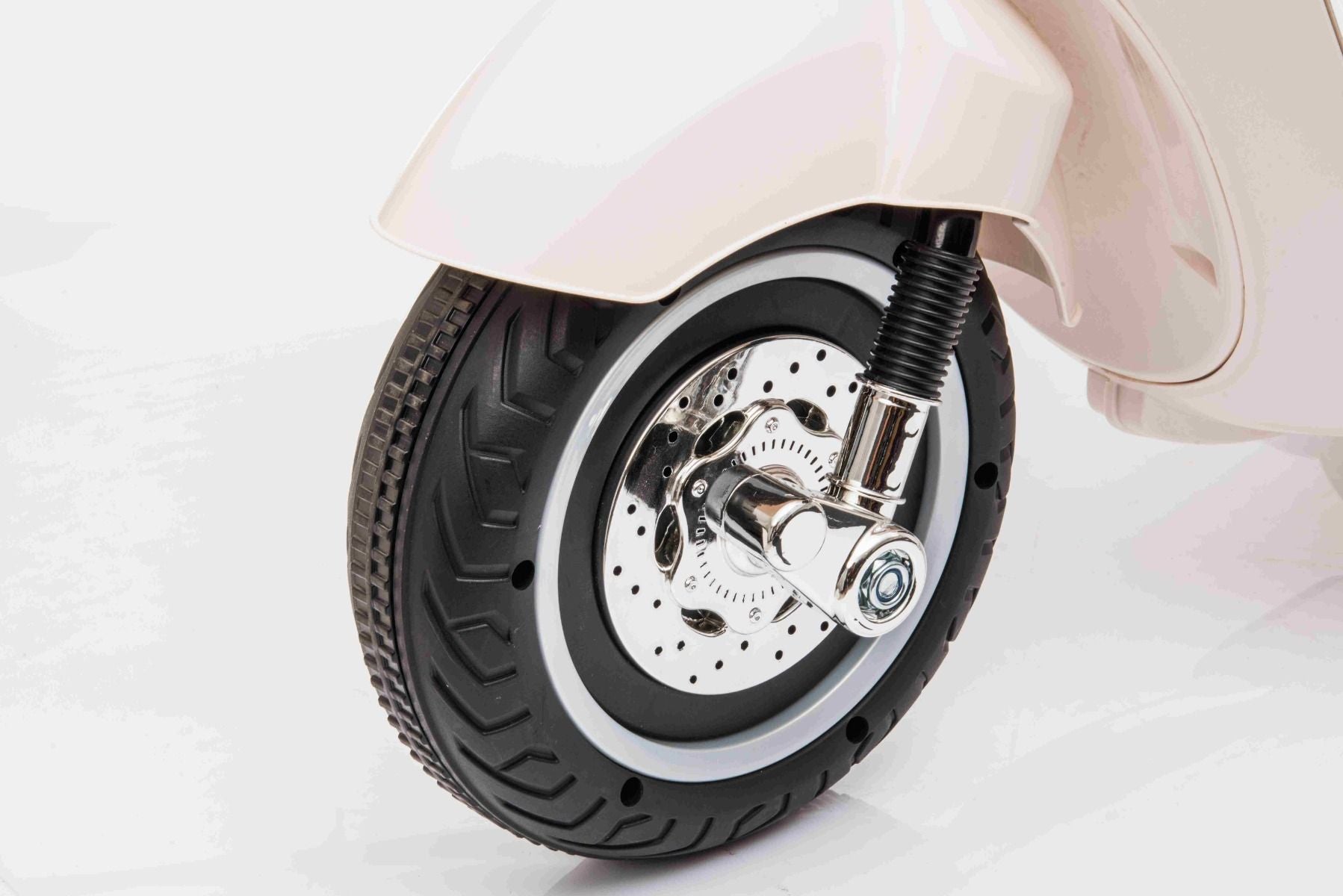 Scooter électrique porteur Vespa 946 avec marche arrière, blanc, Autorisé, roues auxiliaires, Batterie au lithium, 2x Moteurs 30W, Siège en cuir, Lecteur MP3 avec entrée USB