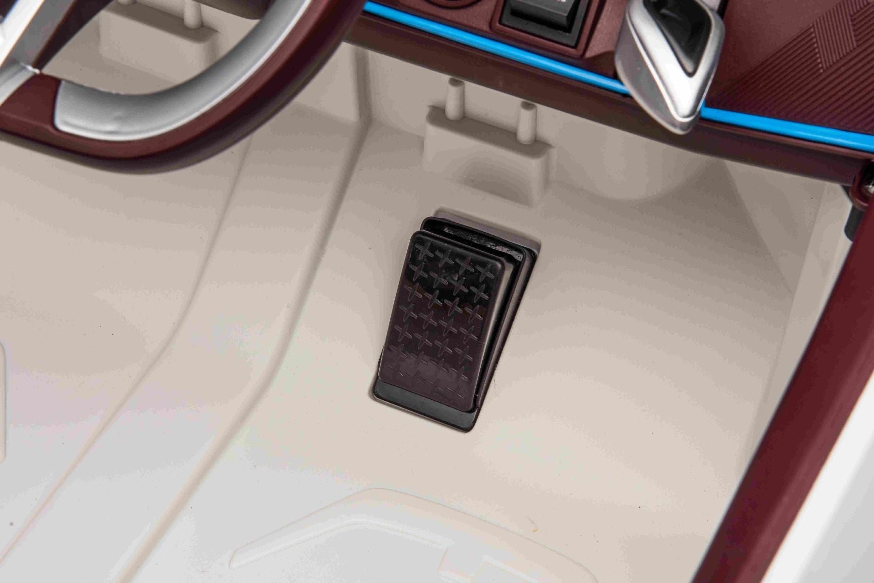 Voiture électrique 12V BMW i4, blanc, avec télécommande 2,4 GHz, moteur 2 X 25W, licence ORIGINAL