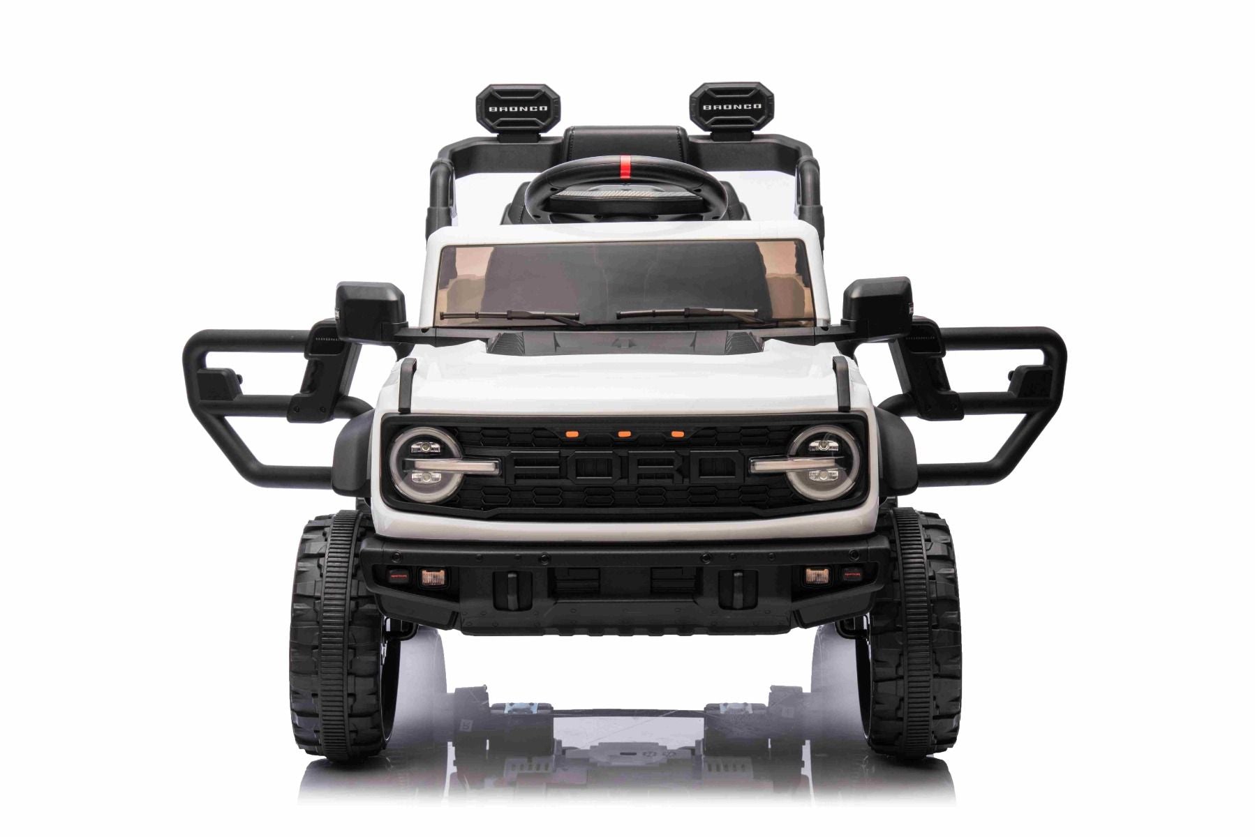 Voiture électrique Ford Bronco avec traction arrière, sous licence (siège unique), blanche, batterie lithium, haute garde au sol, siège large, suspension de l'essieu arrière, télécommande 2,4 GHz, lecteur MP3 avec entrée USB, feux LED.