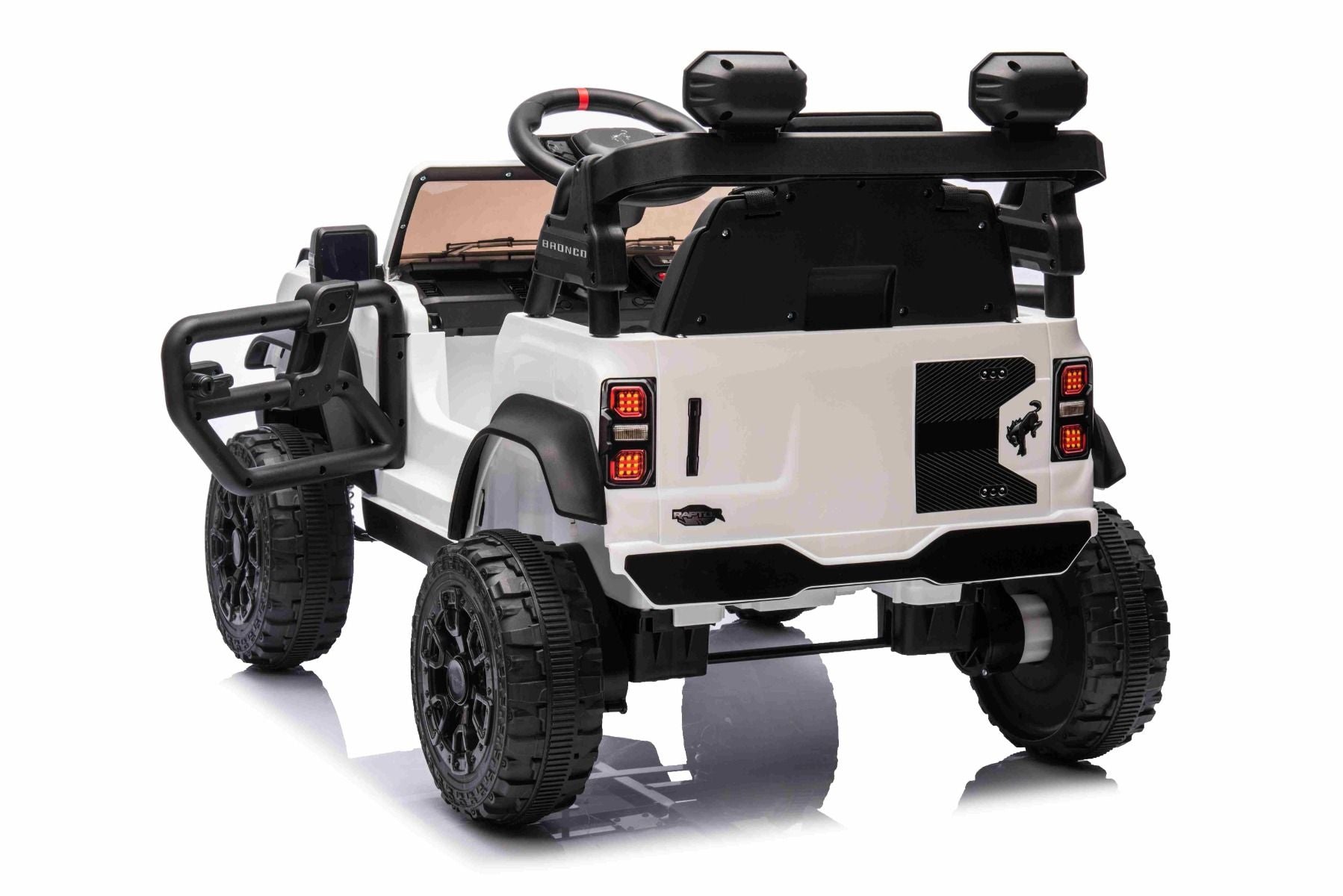 Voiture électrique Ford Bronco avec traction arrière, sous licence (siège unique), blanche, batterie lithium, haute garde au sol, siège large, suspension de l'essieu arrière, télécommande 2,4 GHz, lecteur MP3 avec entrée USB, feux LED.