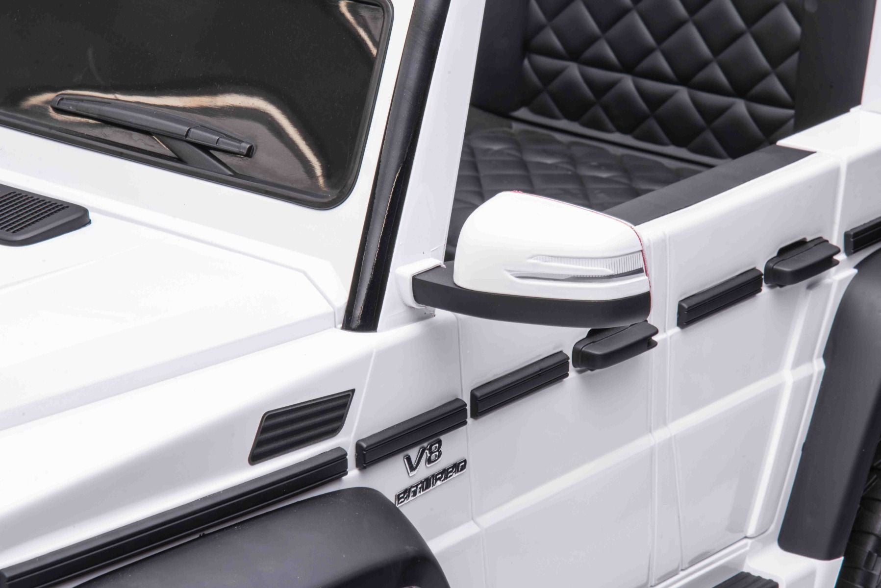 Voiture électrique à conducteur porté Mercedes-Benz G63 AMG 6X6, Monoplace,blanc, 6 Roues avec suspension indépendante, Entraînement 2 moteurs 45W, Batterie 12V10AH, Roues et siège en plastique, Télécommande, Licenced