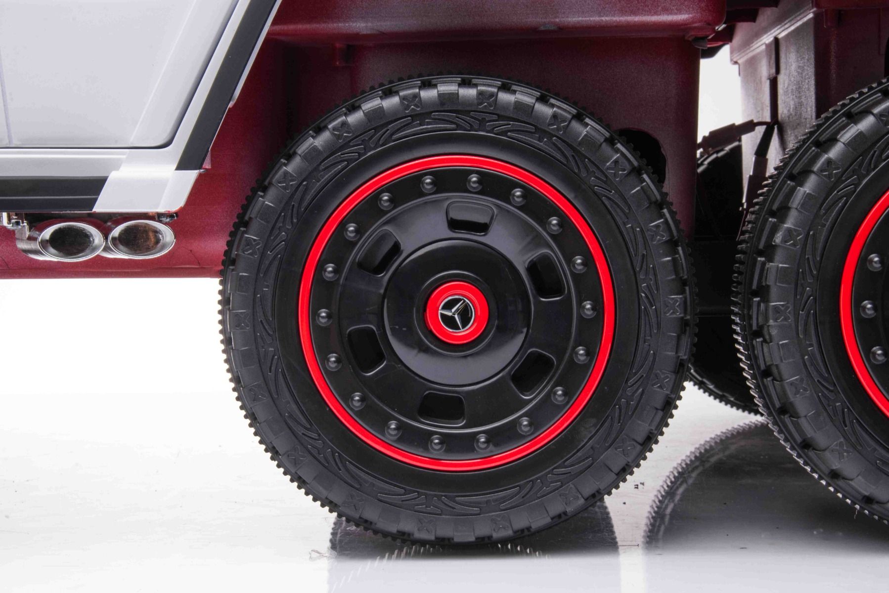 Voiture électrique à conducteur porté Mercedes-Benz G63 AMG 6X6, Monoplace,blanc, 6 Roues avec suspension indépendante, Entraînement 2 moteurs 45W, Batterie 12V10AH, Roues et siège en plastique, Télécommande, Licenced