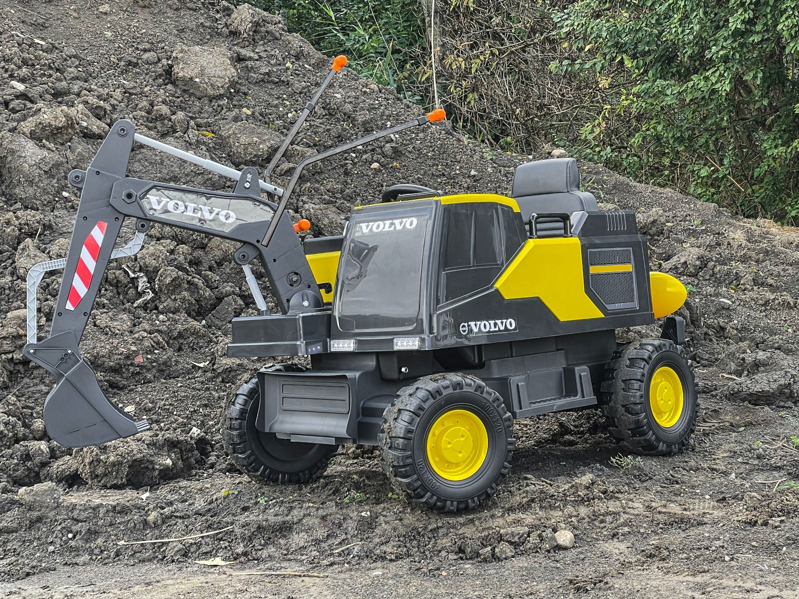 Voiture électrique enfants 12V Volvo Excavator, jaune, moteur 2 x 35W, roues EVA, batterie 12V/14Ah, sous licence