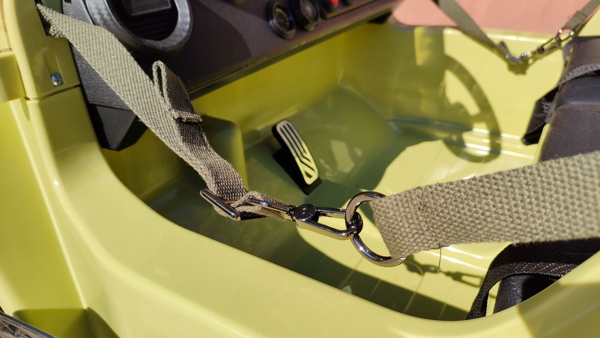 4x4 Voiture électrique enfant 12V 3 places USA ARMY, avec télécommande 2,4 GHz, Batterie 12V14AH, 4 x 4 lecteur