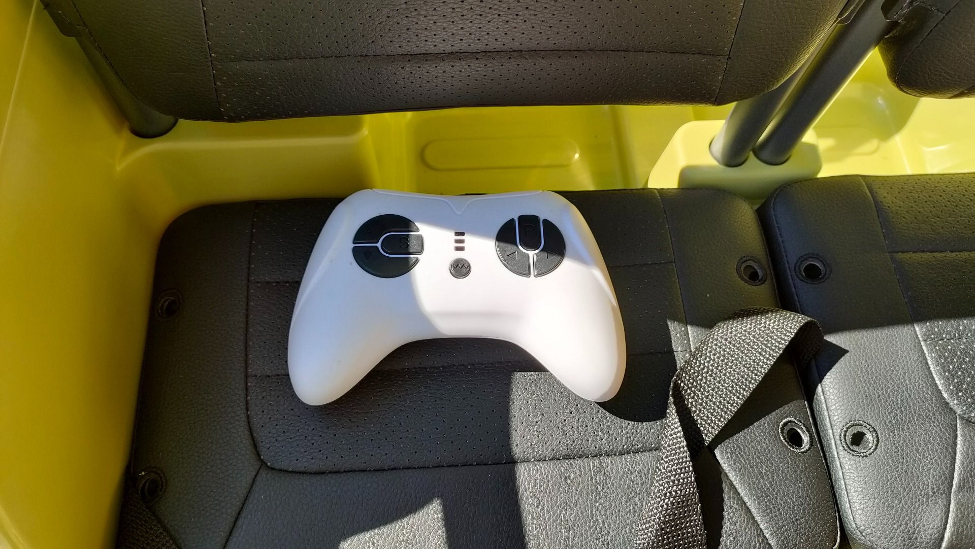 4x4 Voiture électrique enfant 12V 3 places USA ARMY, avec télécommande 2,4 GHz, Batterie 12V14AH, 4 x 4 lecteur