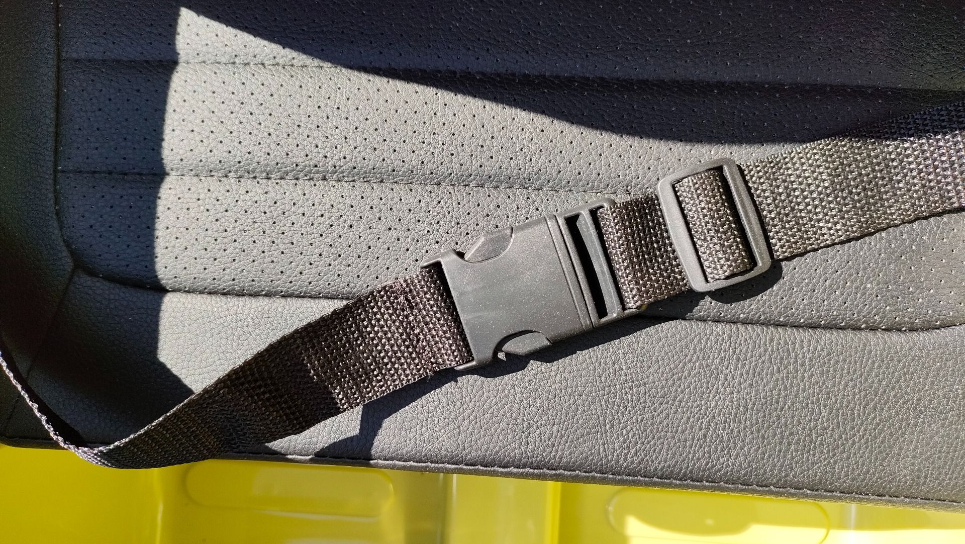 4x4 Voiture électrique enfant 12V 3 places USA ARMY, avec télécommande 2,4 GHz, Batterie 12V14AH, 4 x 4 lecteur