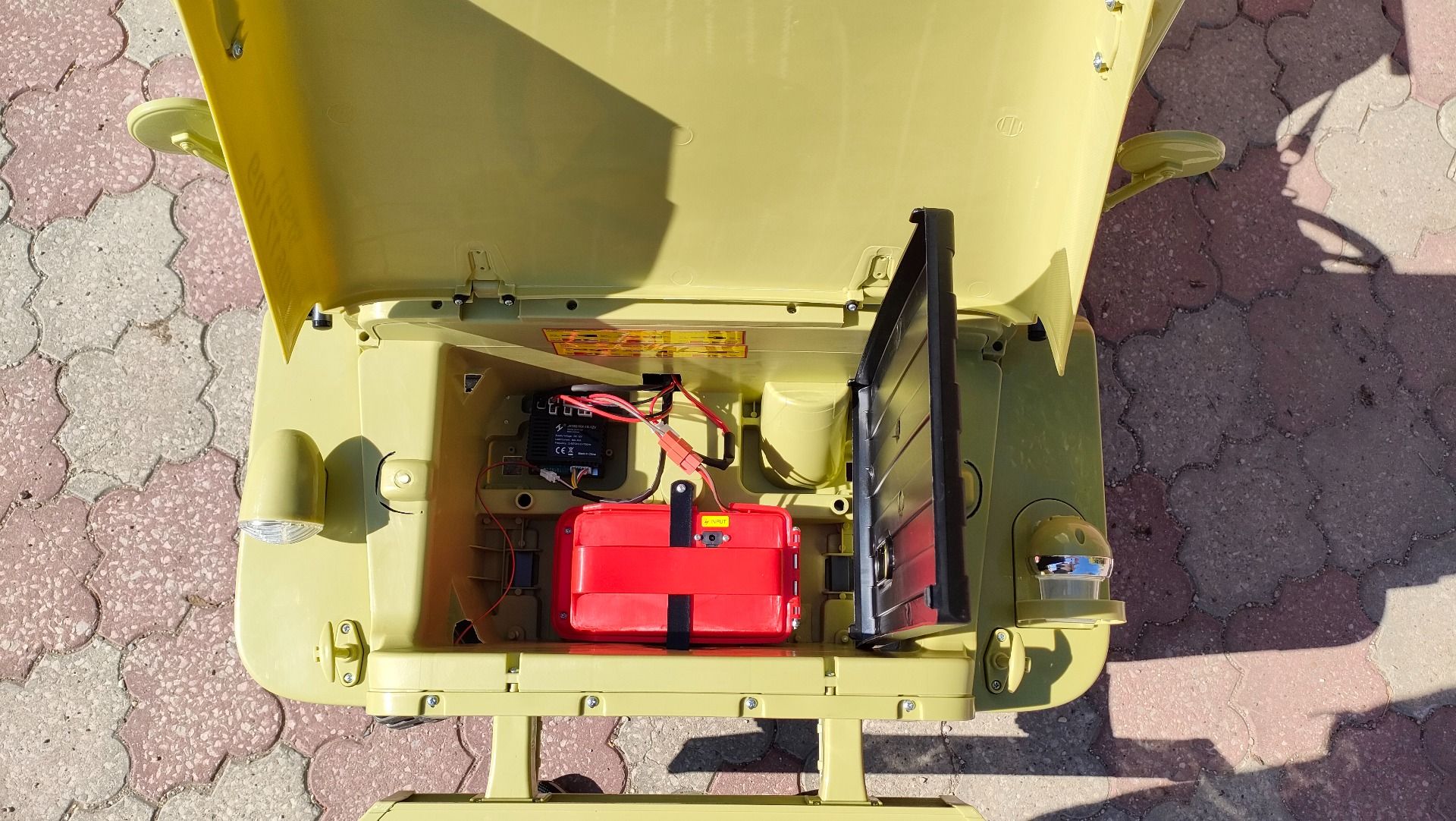 4x4 Voiture électrique enfant 12V 3 places USA ARMY, avec télécommande 2,4 GHz, Batterie 12V14AH, 4 x 4 lecteur