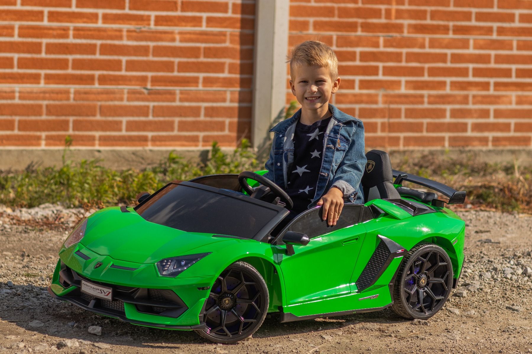 Voiture electrique enfànt 12V 2 places lamborghini Aventador, peinture verte, avec télécommande 2,4 Ghz, Moteur 2 x 12V, Licence d'origine