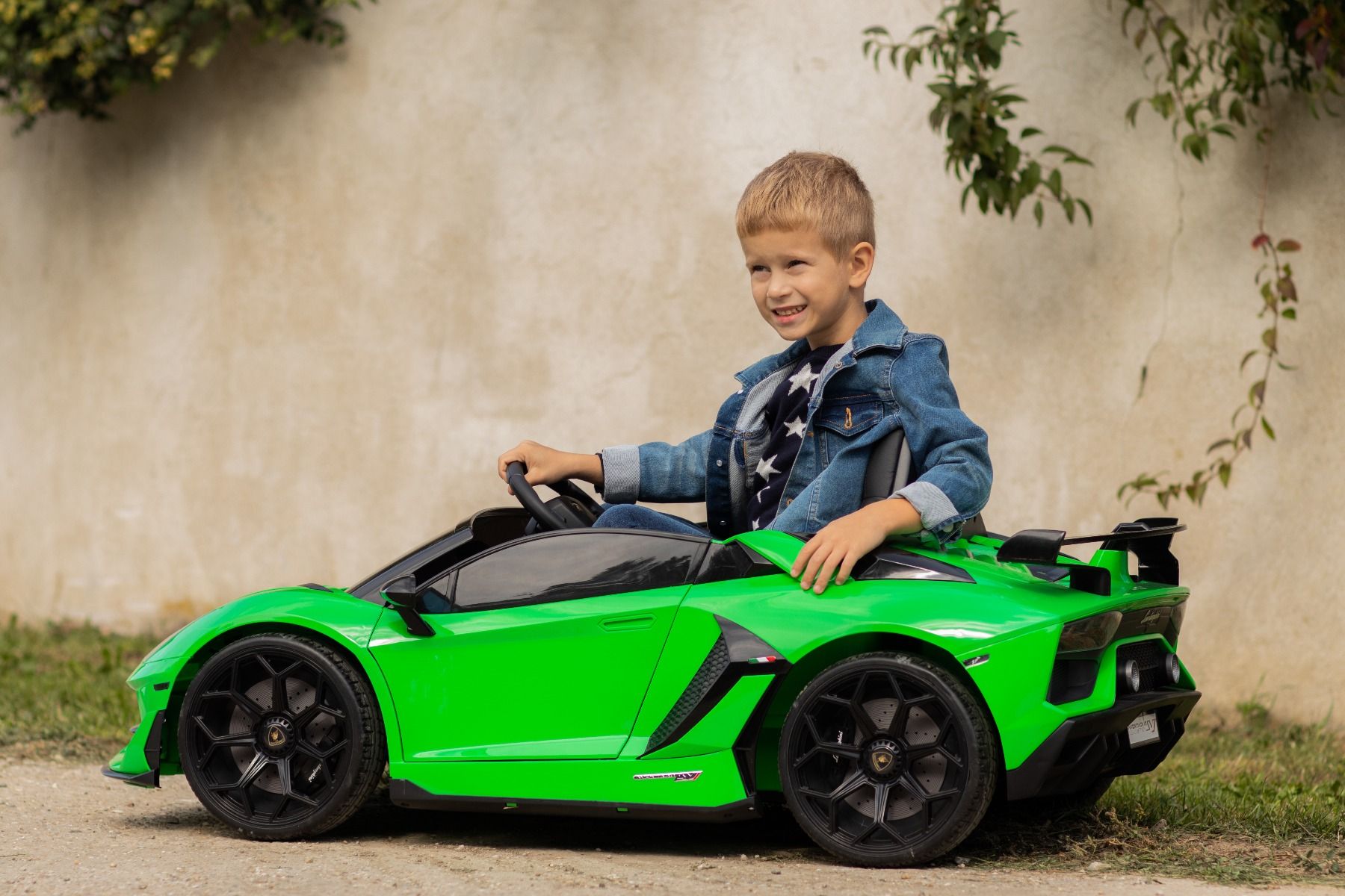 Voiture electrique enfànt 12V 2 places lamborghini Aventador, peinture verte, avec télécommande 2,4 Ghz, Moteur 2 x 12V, Licence d'origine