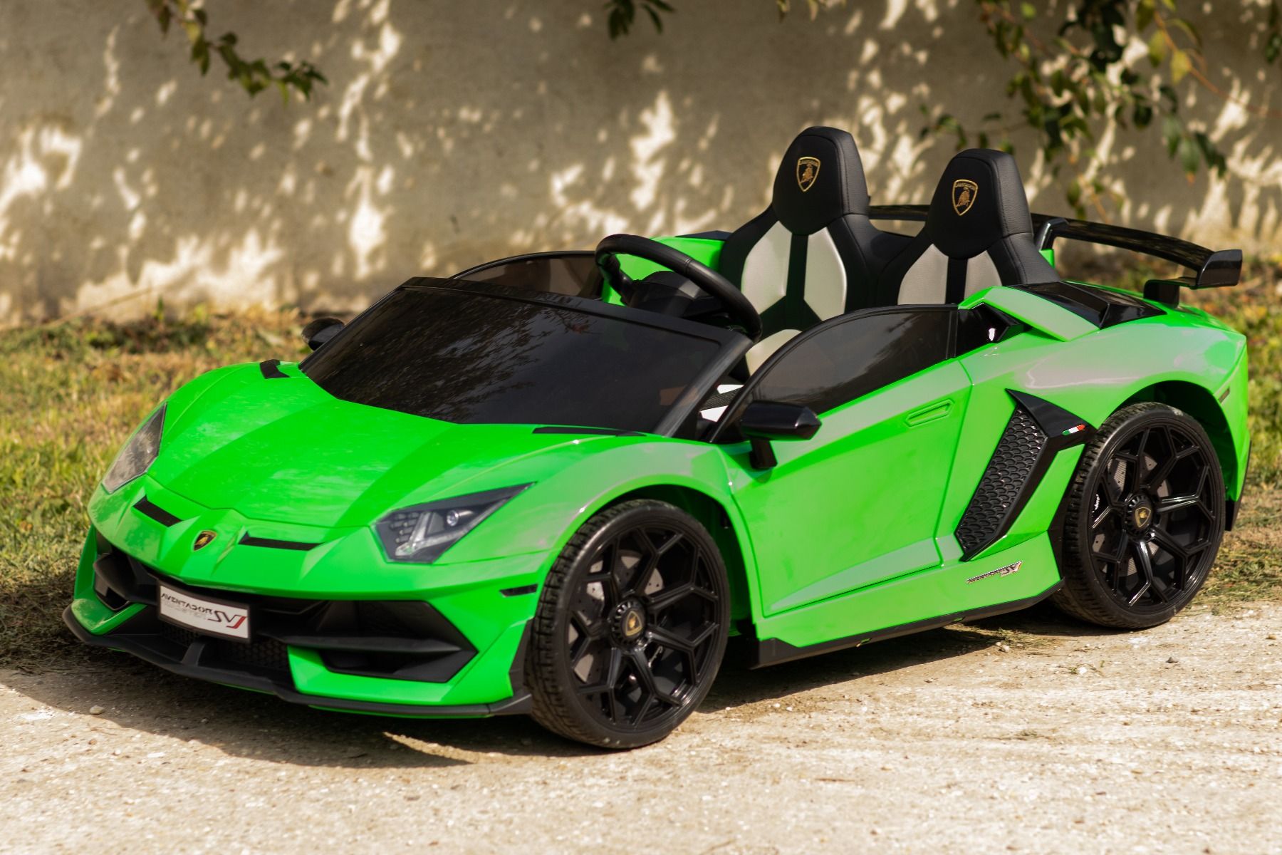 Voiture electrique enfànt 12V 2 places lamborghini Aventador, peinture verte, avec télécommande 2,4 Ghz, Moteur 2 x 12V, Licence d'origine