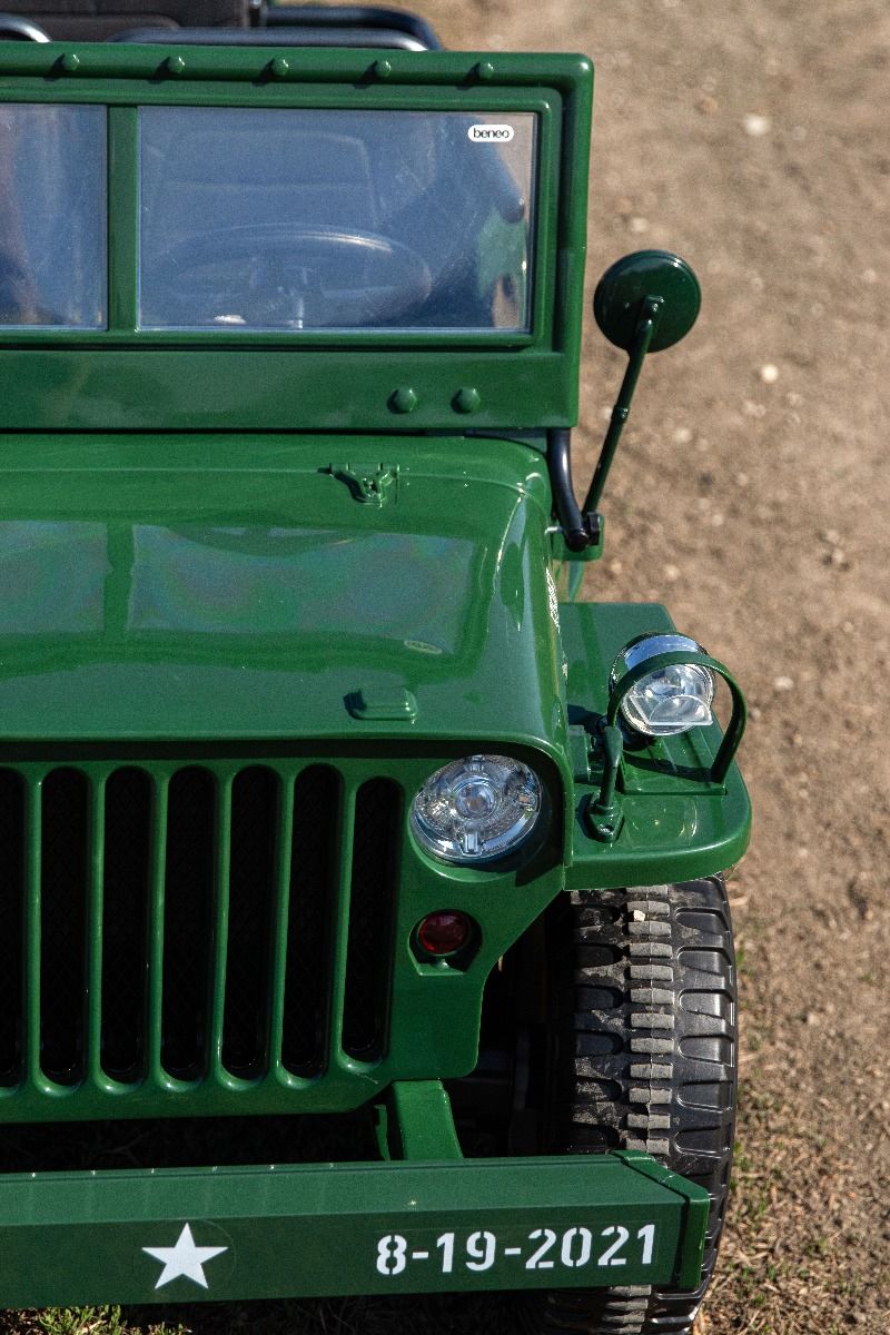Voiture électrique enfant USA ARMY 4X4, Verte Trois places, Lecteur MP3 avec entrée USB / SD, Suspension intégrale, Éclairage LED, Pare-brise rabattable, Batterie 12V14AH, Roues EVA, Sièges en similicuir, Télécommande 2,4 GHz, 4 x 4 lecteur