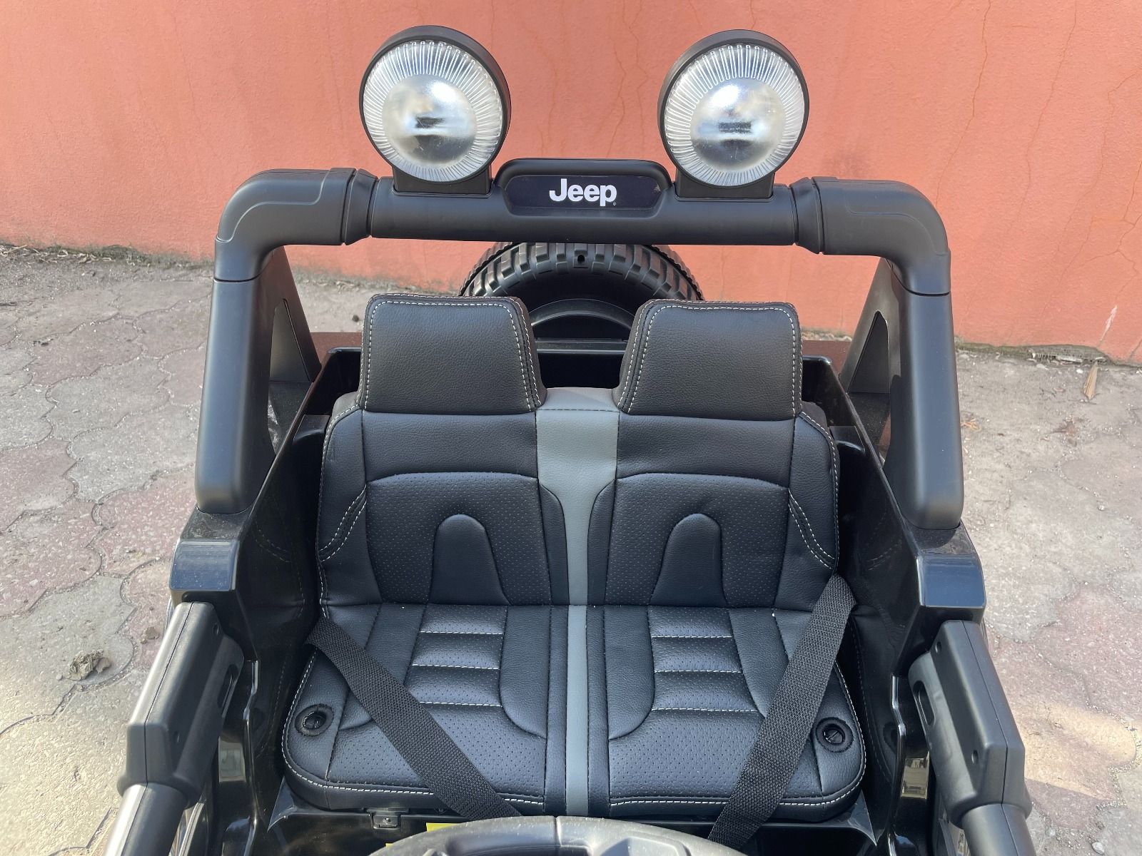 4x4 Voiture électrique pour enfants 12V JEEP Wrangler, Vert, Siège double en similicuir, Radio avec entrée Bluetooth et USB, Transmission 4x4, Batterie au lithium, Roues EVA, Essieux de suspension, Télécommande 2,4 GHz, Licence