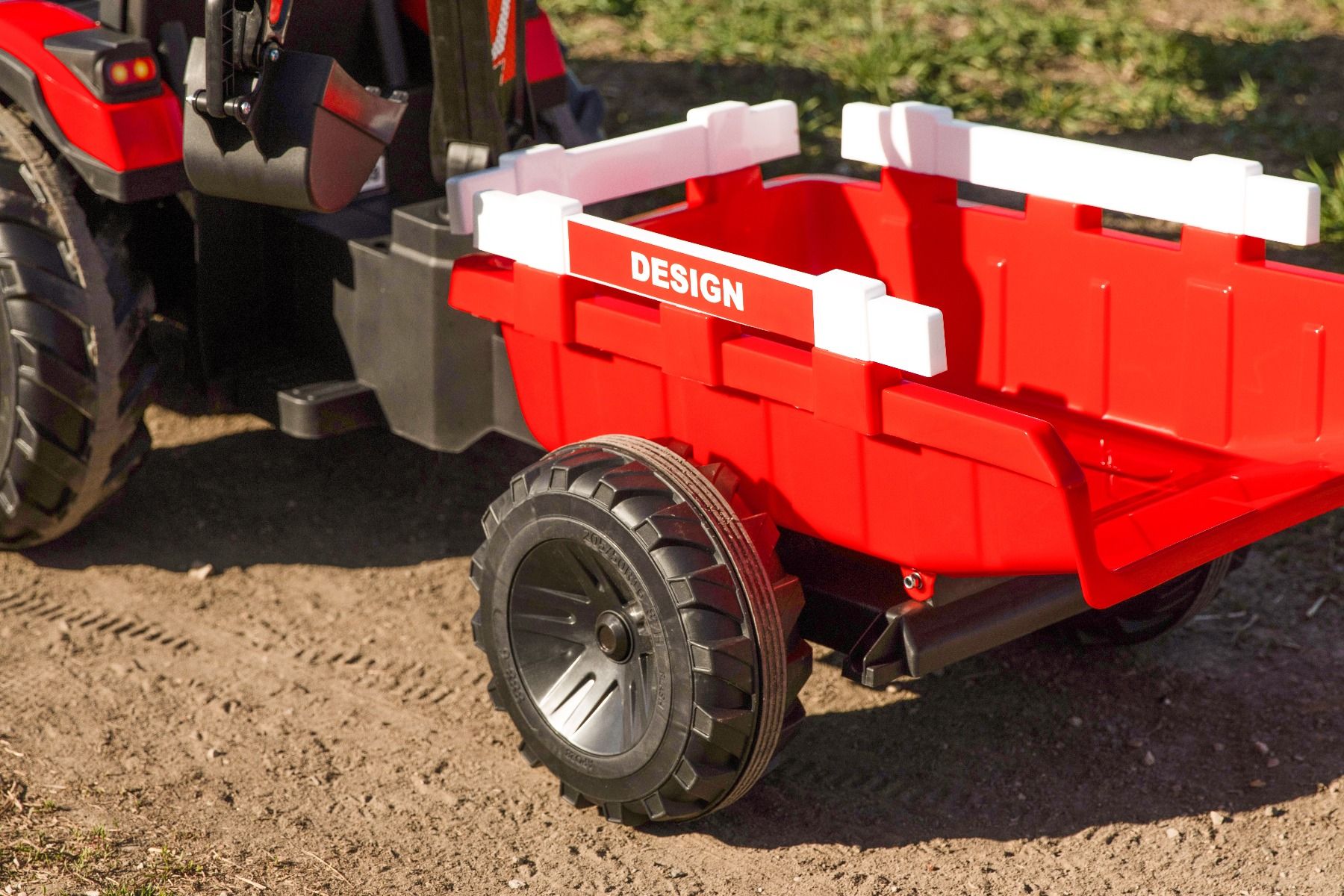 Tracteur électrique 12V TOP-WORKER avec louches et remorque, Monoplace, rouge, Télécommande 2.4Ghz, Moteur 2 x 45W